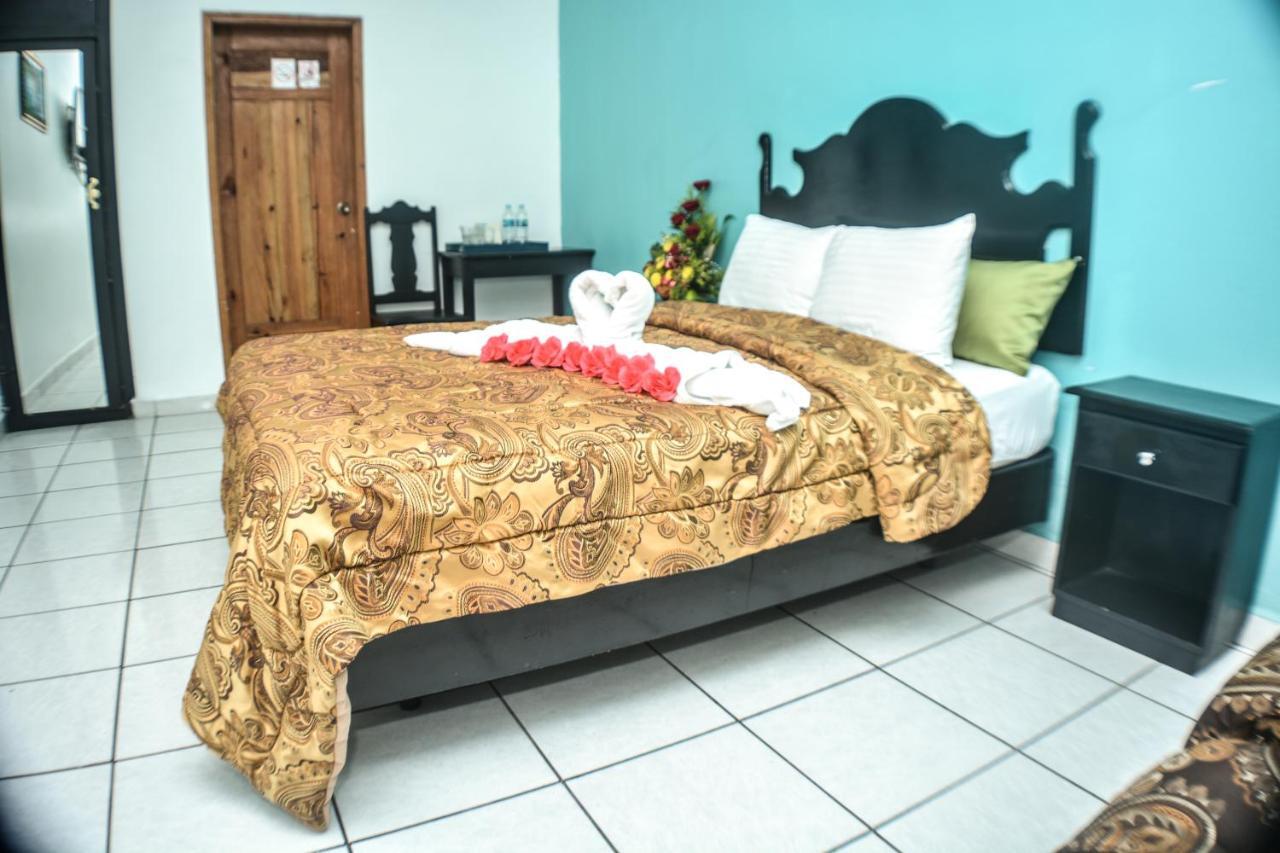 Uw Oasis Hotel La Ceiba Ngoại thất bức ảnh